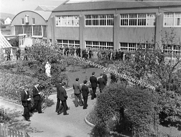 MILL WORKERS ON RETREAT IN CONVENT GARDEN